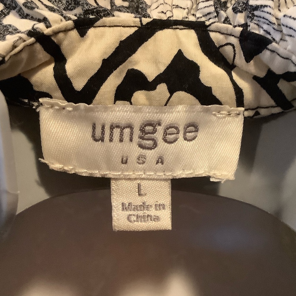 Umgee Black and Cream Floral Blouse - Picture 5 of 5